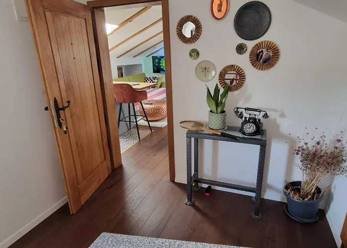 Lejlighed Eclectic Suburbian Oasis 7km From The