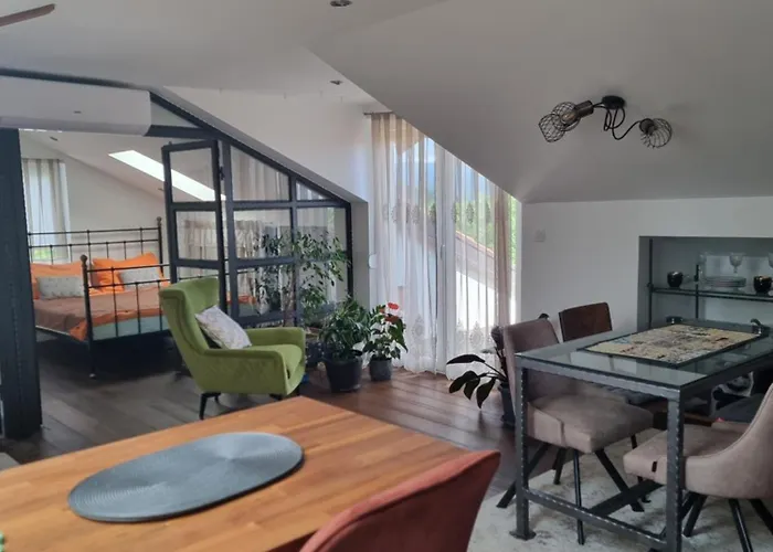 Lejlighed Eclectic Suburbian Oasis 7km From The *