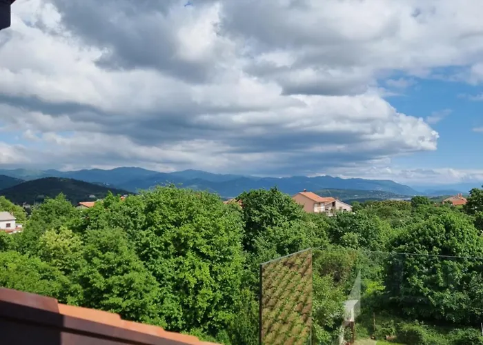 Lejlighed Eclectic Suburbian Oasis 7km From The Čavle