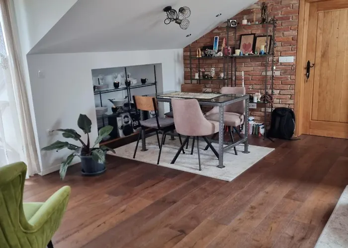 Eclectic Suburbian Oasis 7km From The Lejlighed *