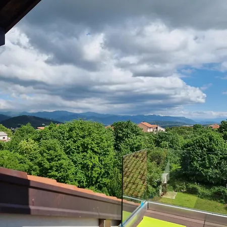 Διαμέρισμα Eclectic Suburbian Oasis 7km From The Čavle